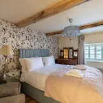Wisteria In The Heart Of Holiday home *