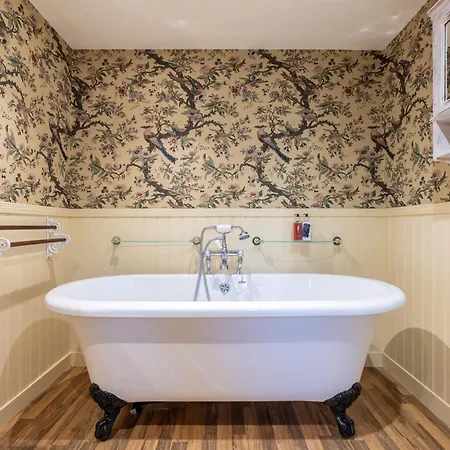 Wisteria In The Heart Of Holiday home *