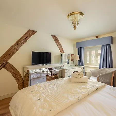 Holiday home Wisteria In The Heart Of *