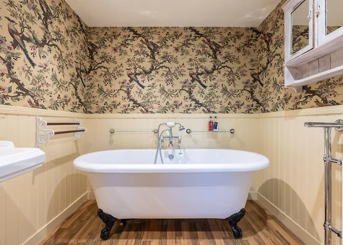 Wisteria In The Heart Of Holiday home *